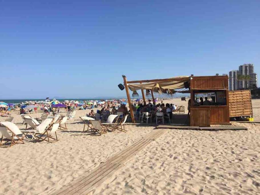 New Stylish Beach Front Apartment كولرا المظهر الخارجي الصورة